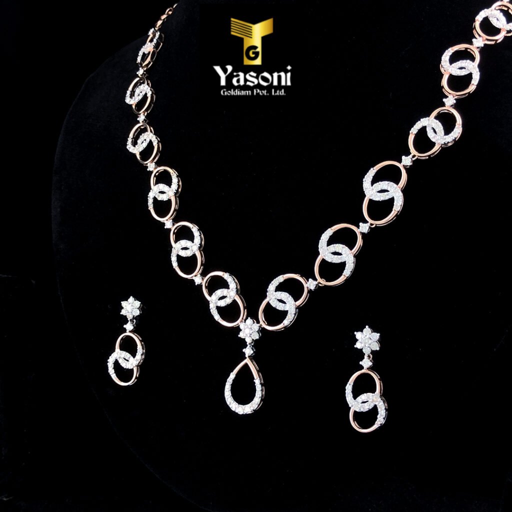 INTERLOCKING OVAL DIAMOND SET