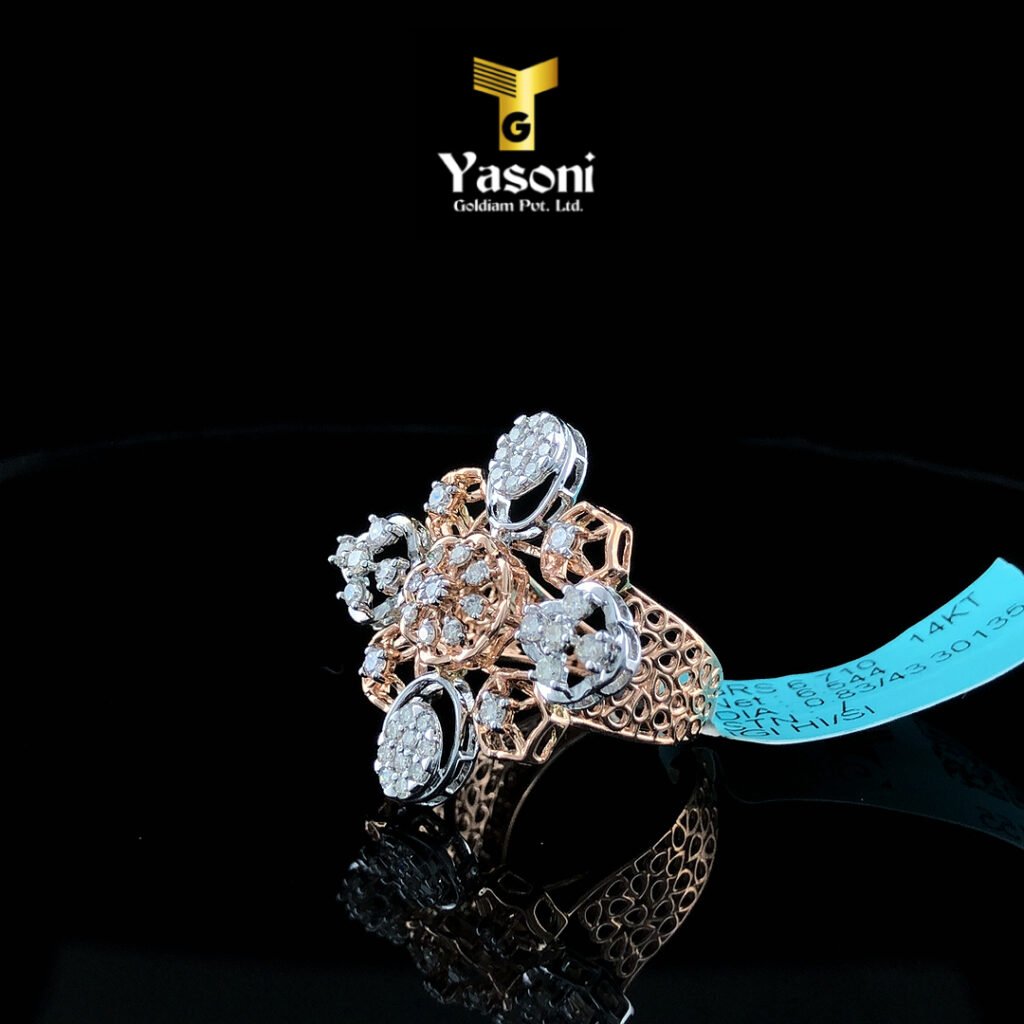 Flora Pattern Diamond Ring