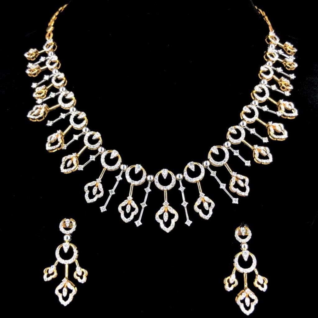 ELARA SPARK NECKLACE