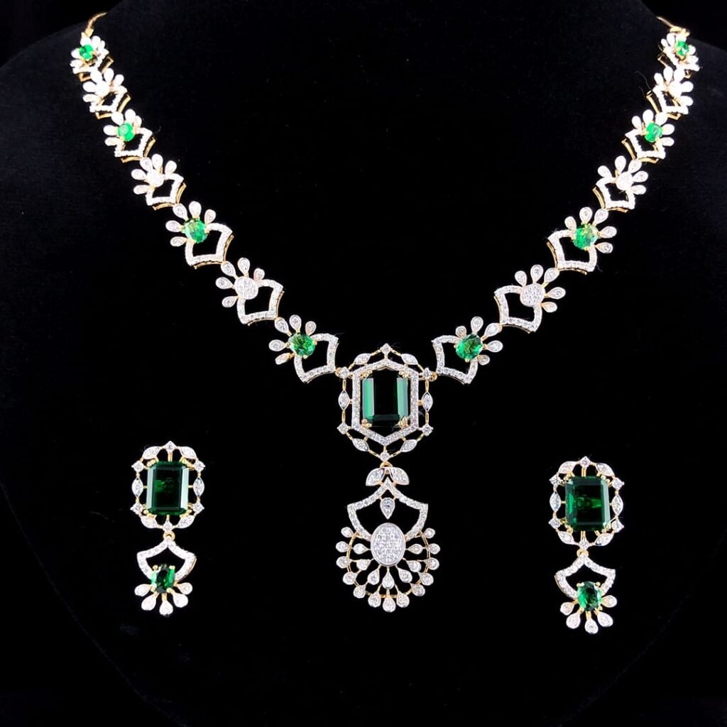 RADIYA DIAMOND NECKLACE