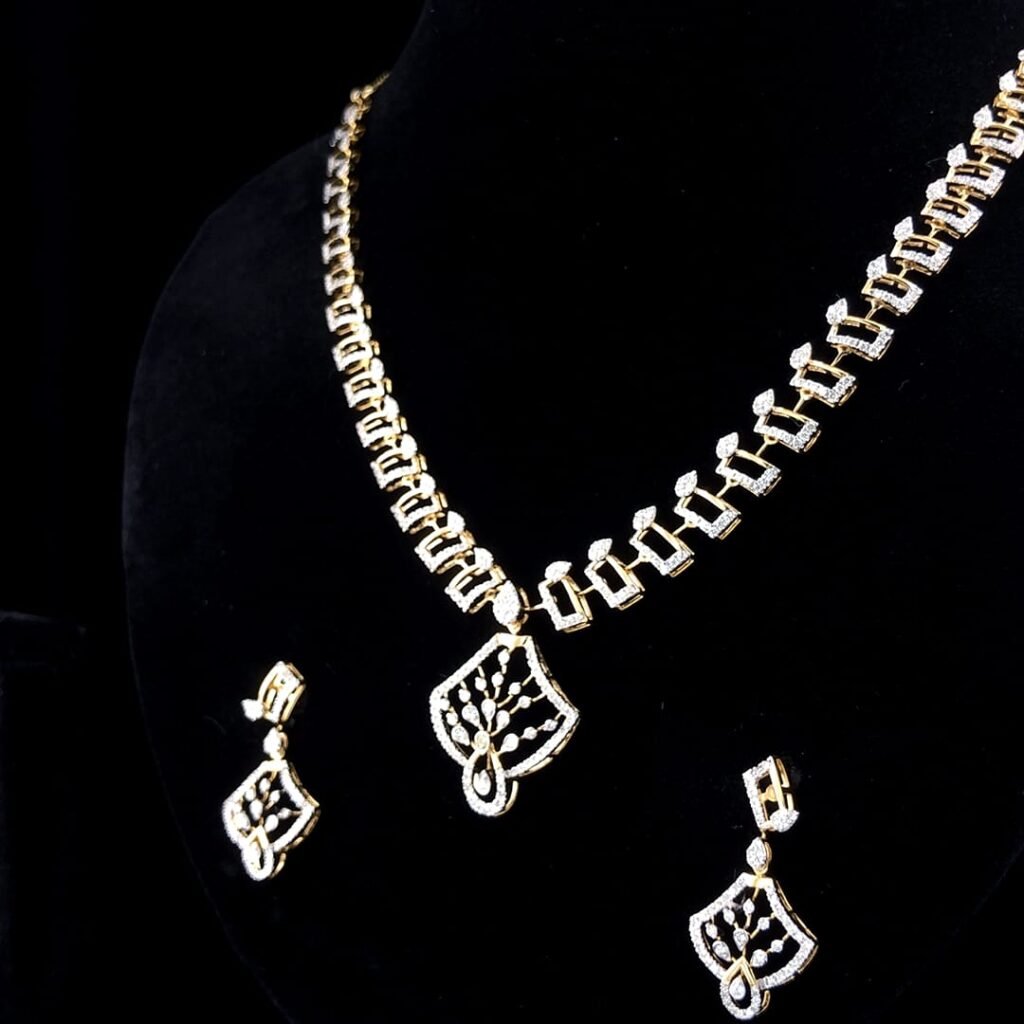 CELESTIA SPARK NECKLACE